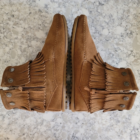 Women's Minnetonka Concho Moccasin Double Fringe Suede Side Zip Boots Sz: 8 - Picture 4 of 8